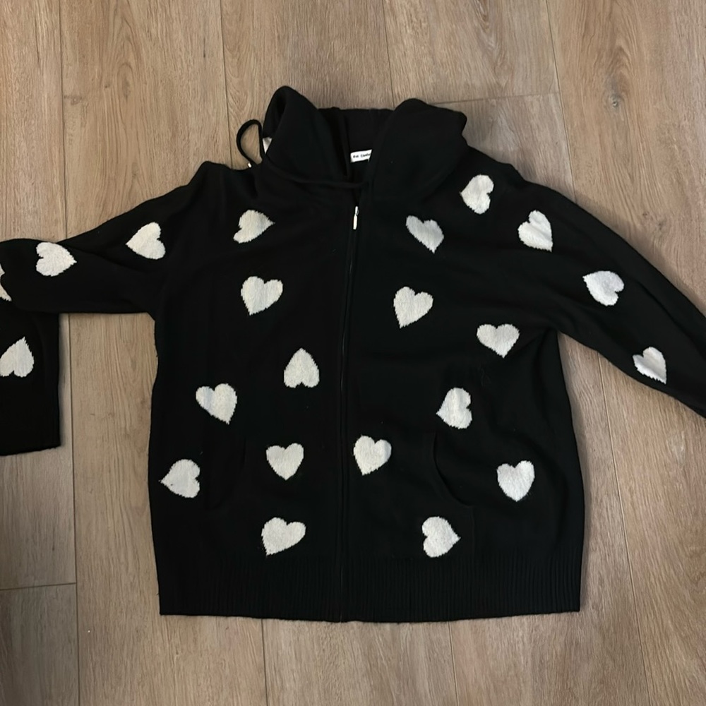 100% cashmere zip up sweatshirt. Black with white hearts in a size XL. Worn 1x